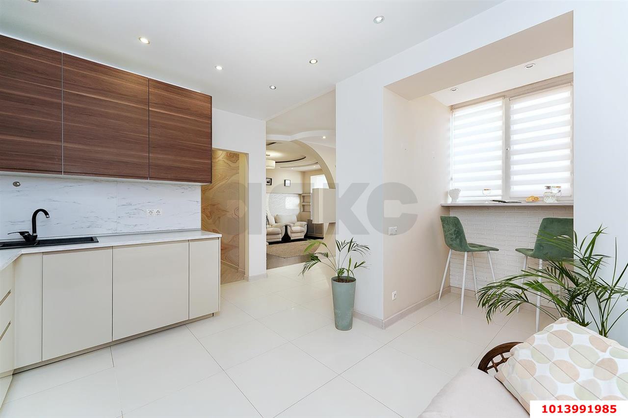 Фото №3: 4-комнатная квартира 136 м² - Краснодар, Центральный внутригородской округ, Западный внутригородской округ, мкр. Центральный, ул. Кубанская набережная, 64