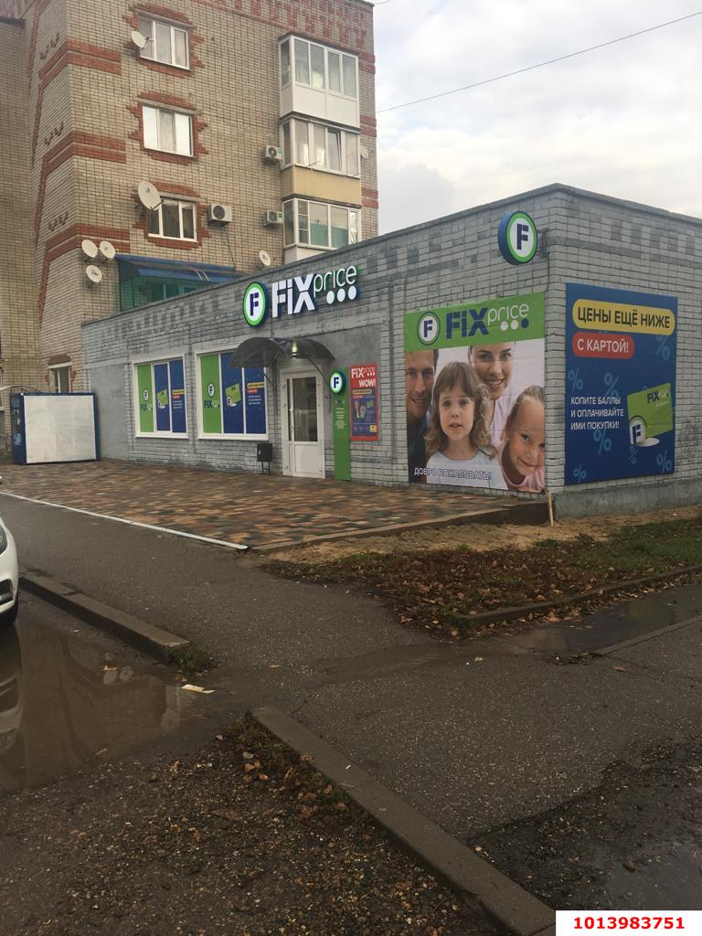 Фото №1: Торговое помещение 264 м² - Ленинградская, ул. Красная, 140