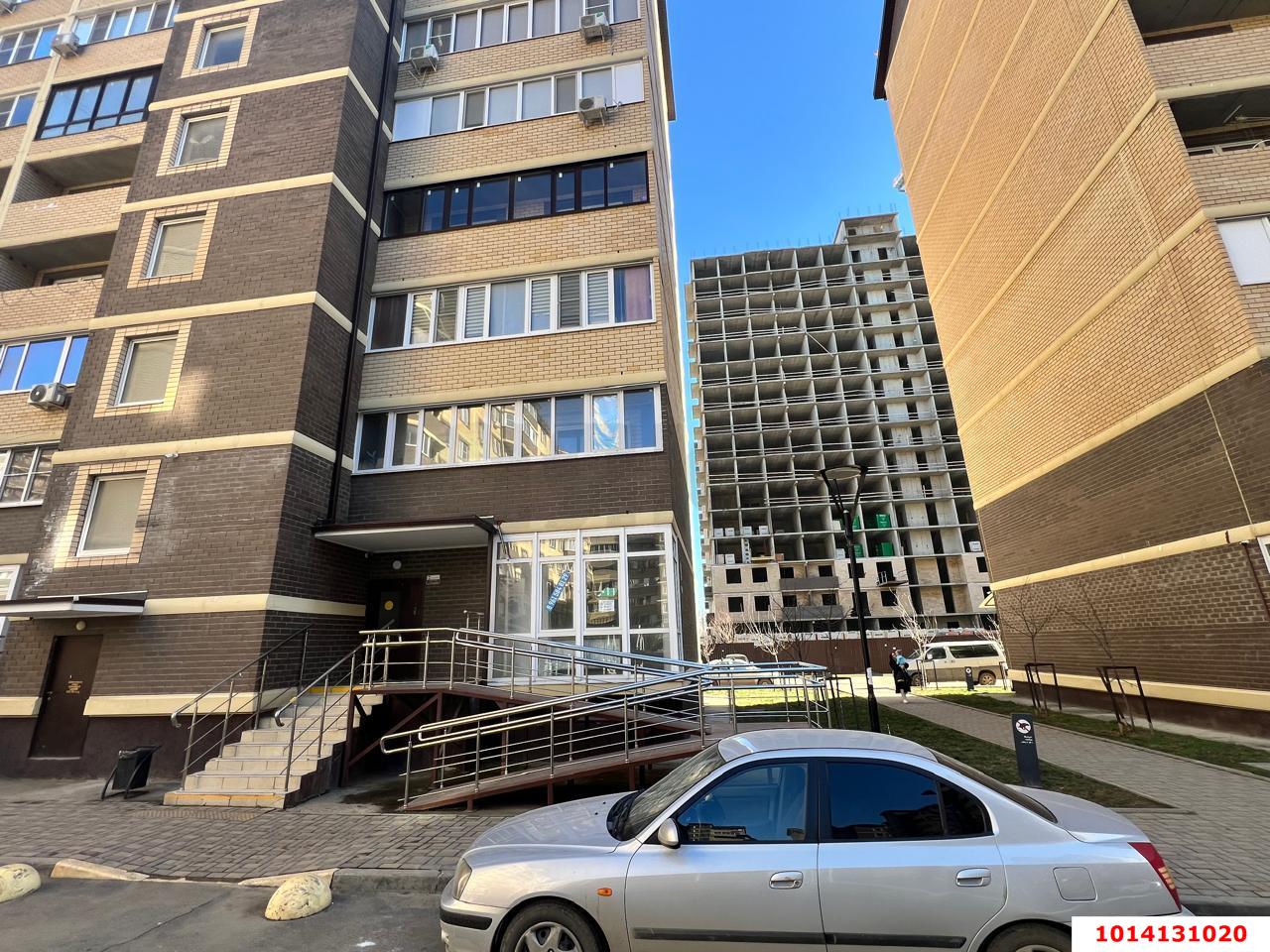 Фото №2: Торговое помещение 47 м² - Краснодар, жилой комплекс Дыхание, ул. Лётчика Позднякова, 2к8