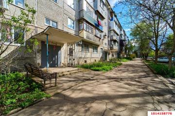 Фото №1: 3-комнатная квартира <span class="whitespace-nowrap">47 м²</span>, <span class="whitespace-nowrap">1/5 эт.</span> - Краснодар, мкр. Горгаз, ул. Станкостроительная, 18