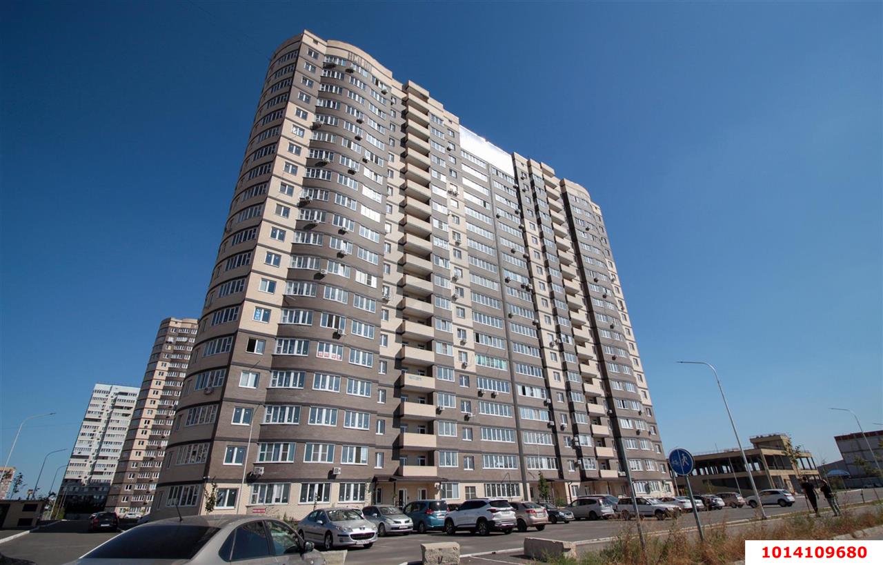 Фото №1: 1-комнатная квартира <span class="whitespace-nowrap">44 м²</span>, <span class="whitespace-nowrap">15/19 эт.</span> - Краснодар, Прикубанский внутригородской округ, ЖК Тополиная Топольковая, мкр. имени Петра Метальникова, ул. Тополиная, 44