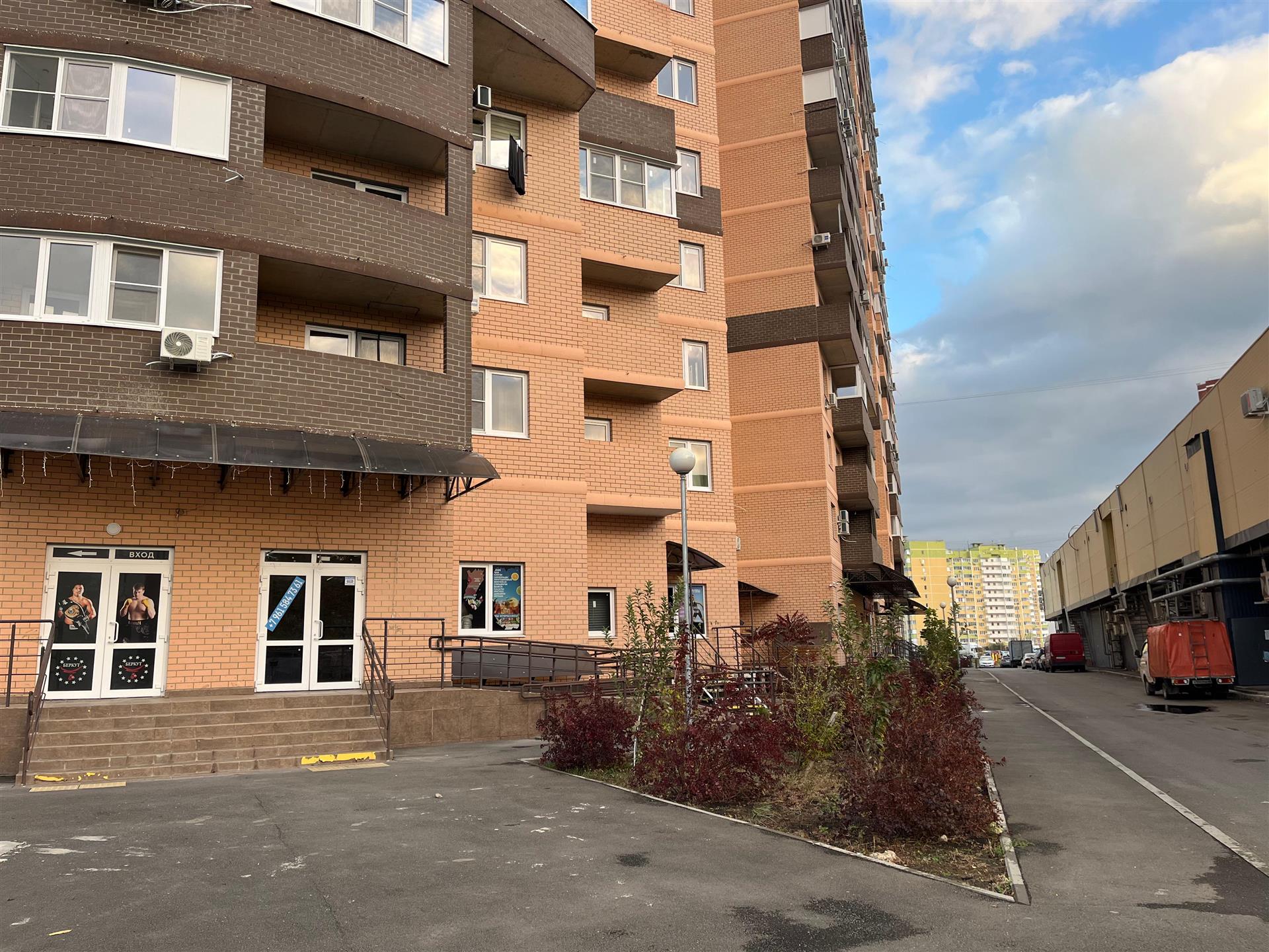 Фото №3: Коммерция 167 м² - Краснодар, Почтовый, жилой комплекс Авиатор, Карасунский внутригородской округ, мкр. Гидростроителей, ул. имени Валерия Гассия, 2