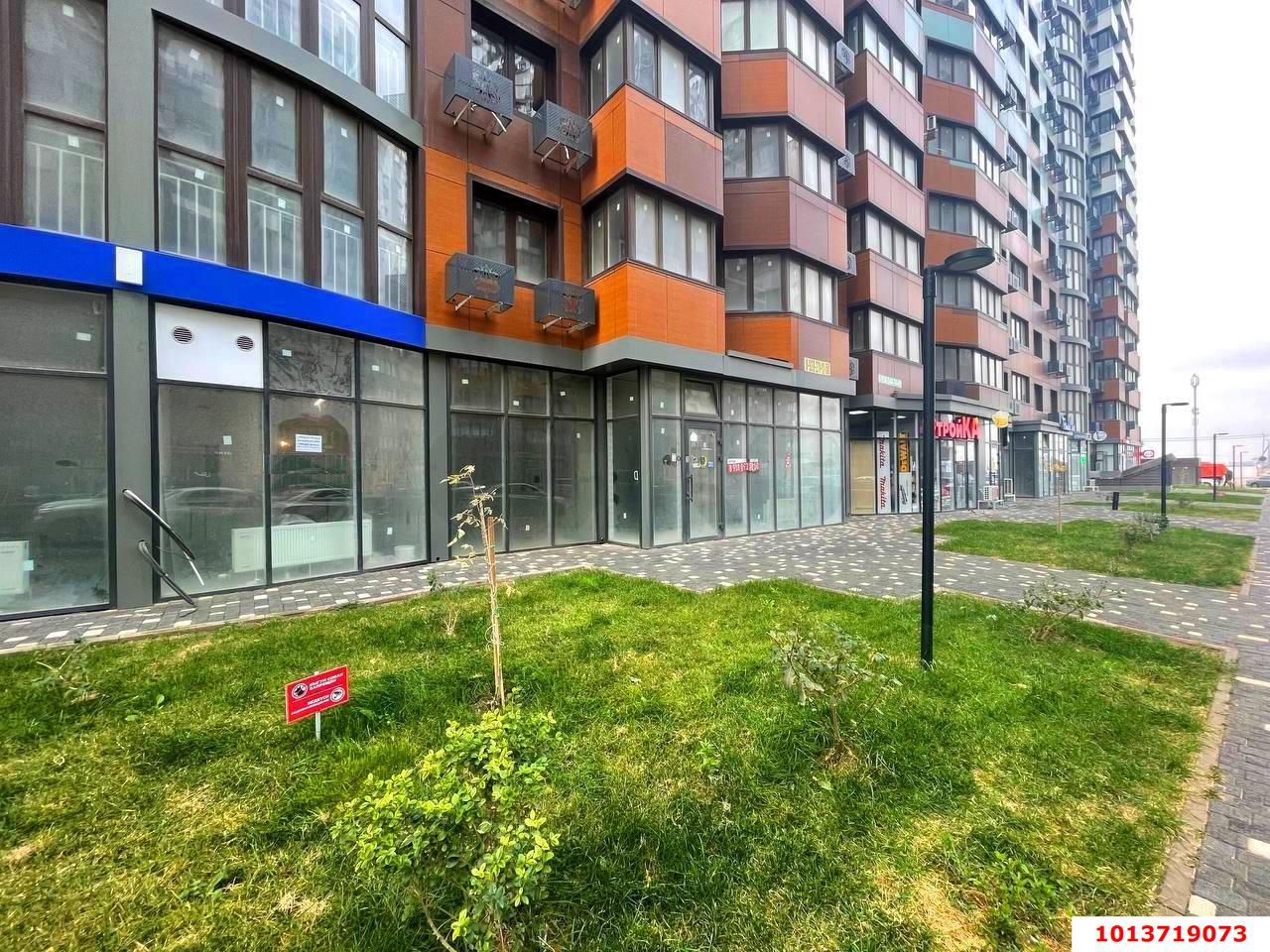 Фото №2: Торговое помещение 101 м² - Краснодар, жилой комплекс Россинский Парк, ул. Командорская, 15
