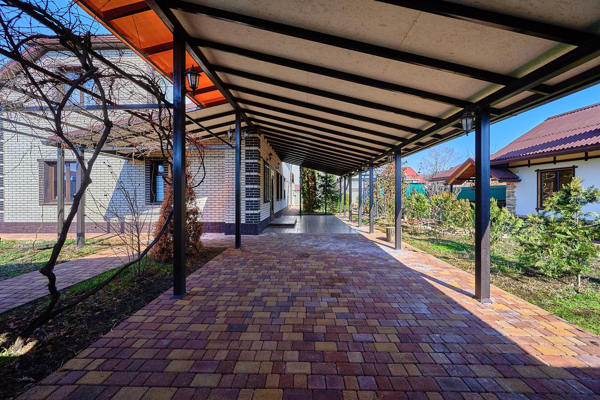 Фото №1: Дом 198 м² + 6.7 сот. - Тлюстенхабль, ул. Кубанская, 7Б