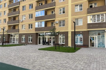 Фото №3: Торговое помещение 42 м² - Краснодар, мкр. жилой комплекс Дыхание, ул. Лётчика Позднякова, 2к20