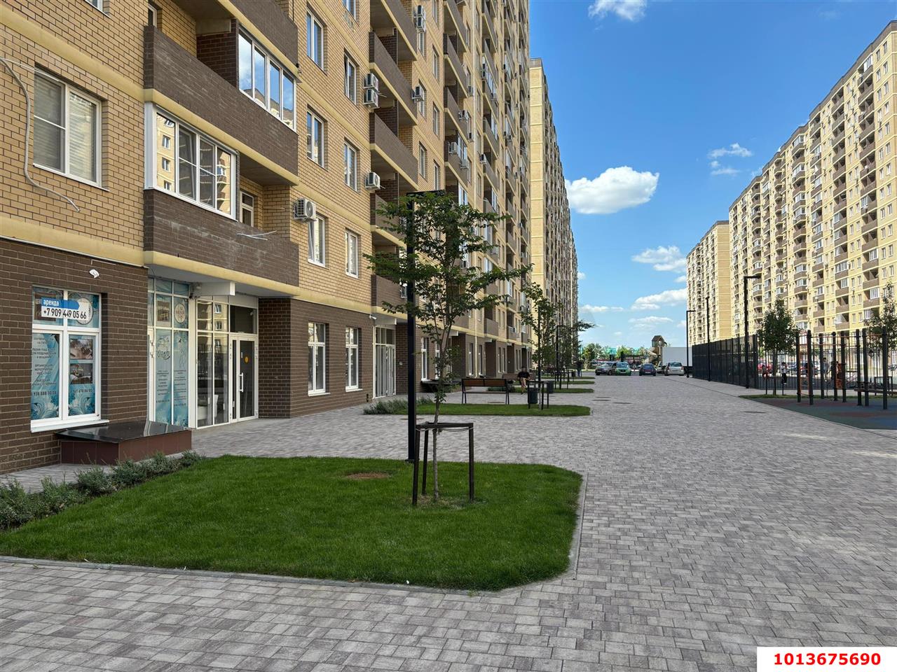 Фото №2: Торговое помещение 42 м² - Краснодар, жилой комплекс Дыхание, ул. Лётчика Позднякова, 2к20