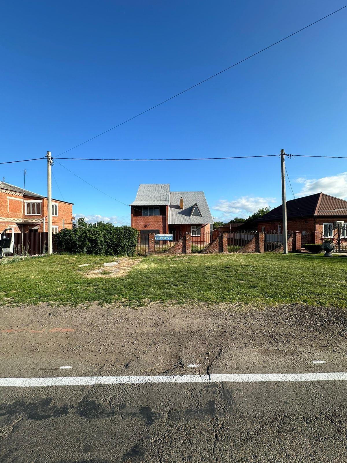 Фото №1: Дом 252 м² + 14.7 сот. - Медвёдовская, Карасунский внутригородской округ, Центральный внутригородской округ, мкр. Черёмушки, ул. Красная, 11