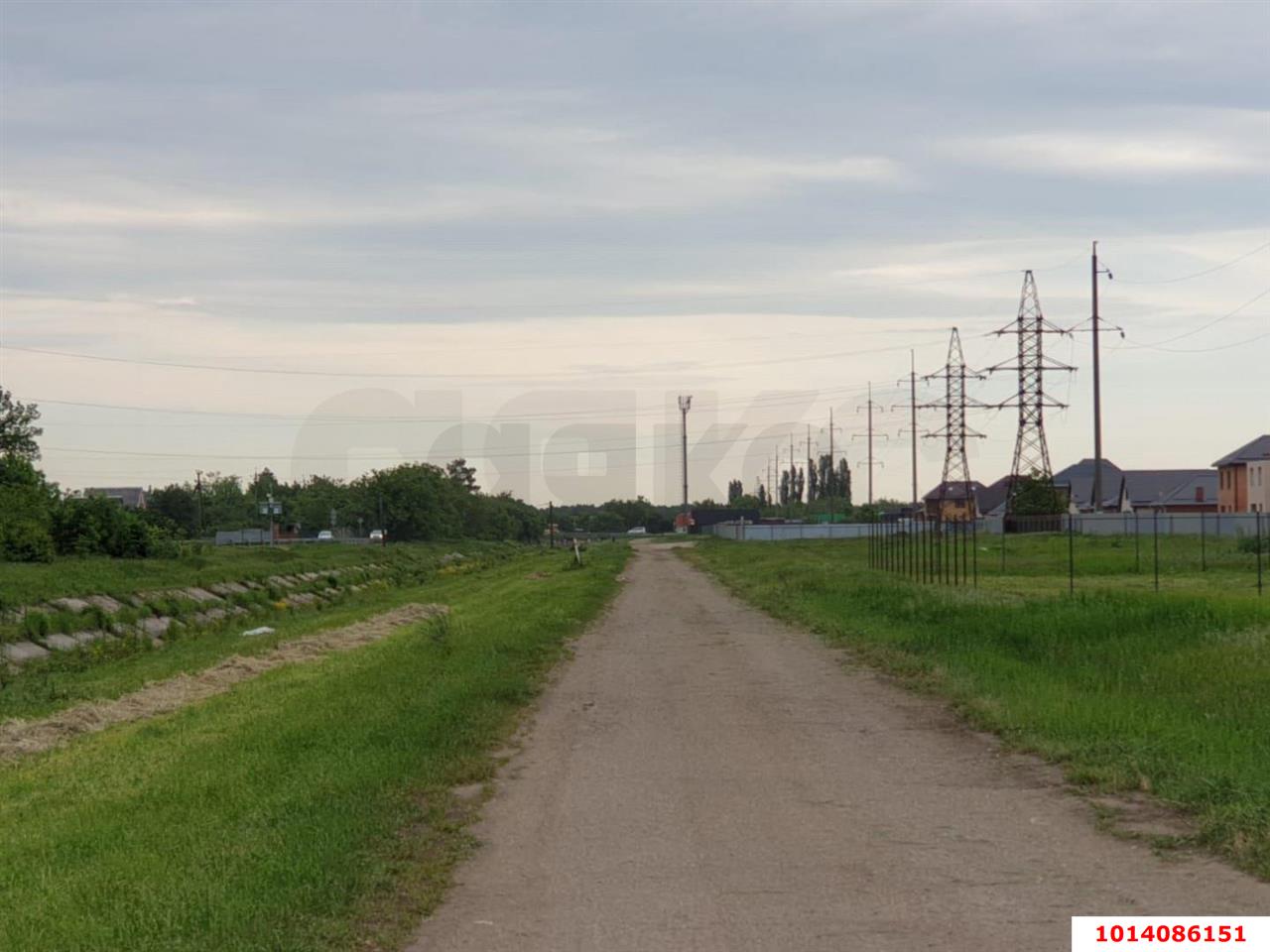 Фото №1: Земельный участок 7 сот. - Пригородный, мкр. Карасунский внутригородской округ, ул. Макара Ляпина, 10