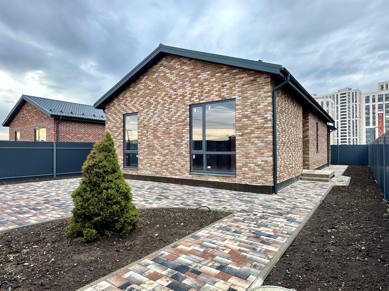 Фото №1: Дом 130 м² + 4.5 сот. - Краснодар, Прикубанский внутригородской округ, п. коттеджный  Кореновская Усадьба