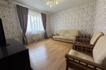 Фото №1: 2-комнатная квартира 66 м² - Краснодар, мкр. Солнечный, ул. Казбекская, 13