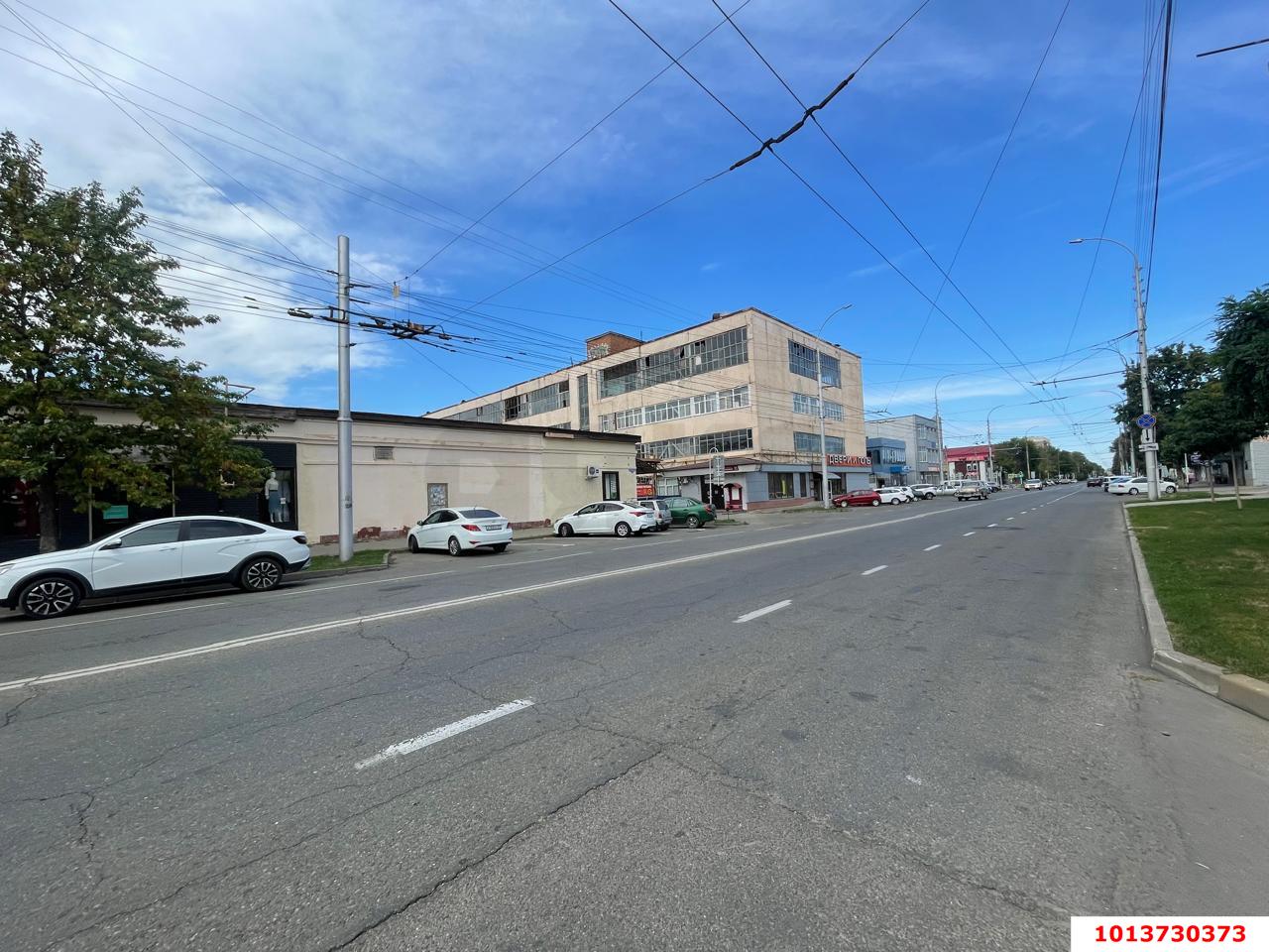Фото №1: Торговое помещение 5000 м² - Майкоп, Центр, ул. Жуковского, 31/1