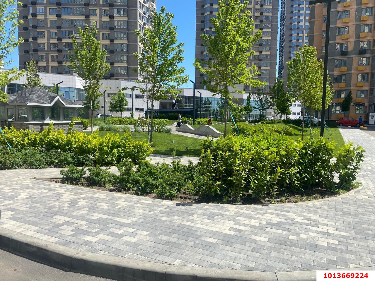 Фото №5: Торговое помещение 880 м² - Краснодар, жилой комплекс Сказка Град, ул. имени В.Н. Мачуги, 166