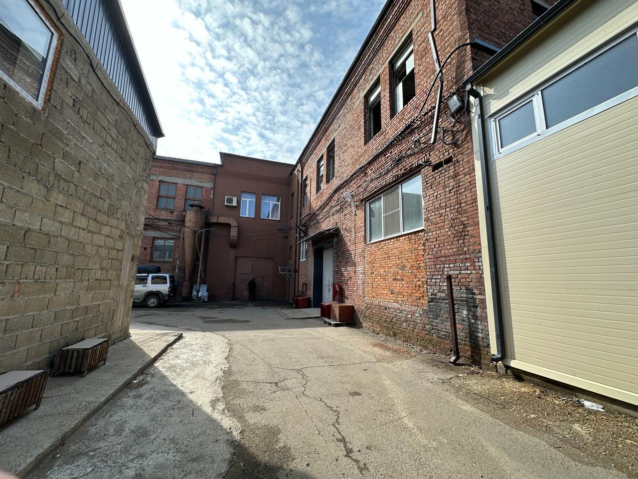 Фото №2: Коммерция 1000 м² - Краснодар, ул. Московская, 69/11