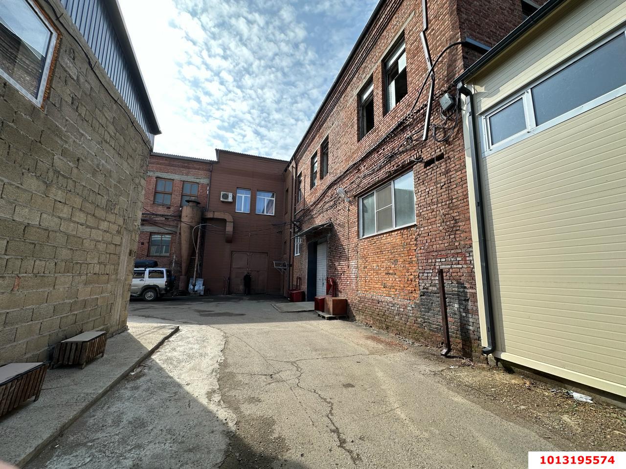 Фото №2: Коммерция 1000 м² - Краснодар, ул. Московская, 69/11