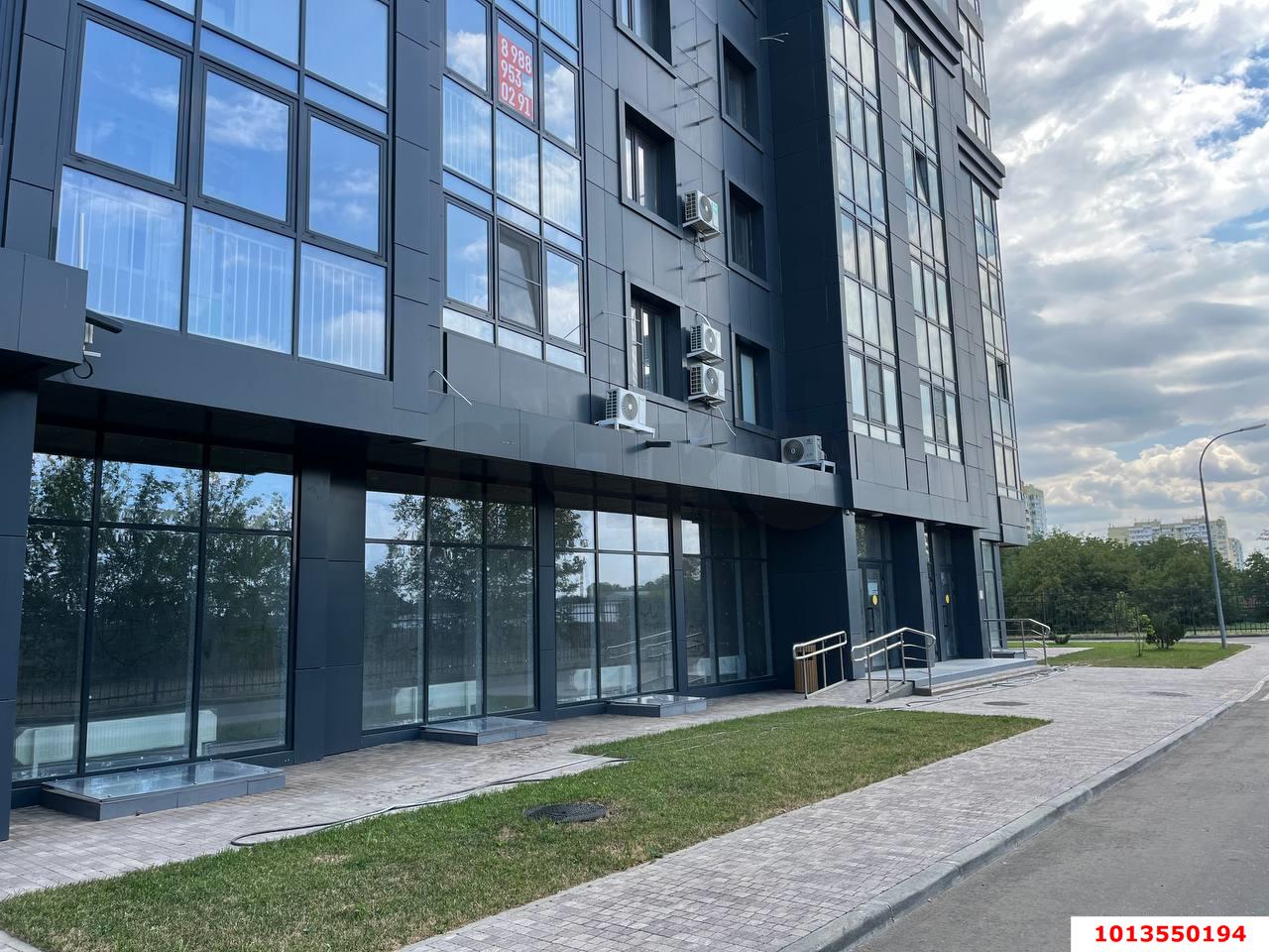 Фото №2: Торговое помещение 96 м² - Краснодар, Микрохирургии глаза, ул. Красных Партизан, 4/4