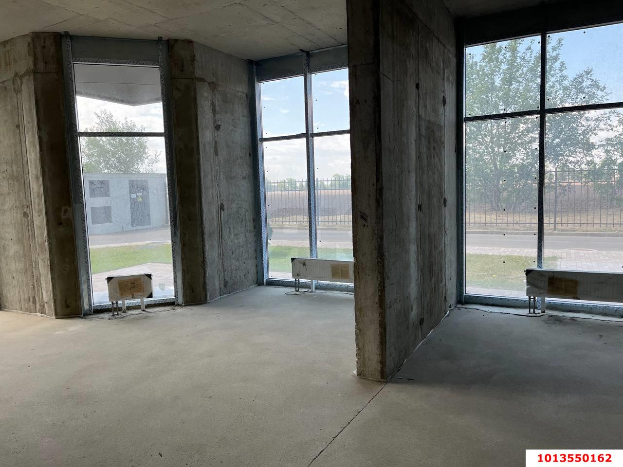 Фото №4: Торговое помещение 105 м² - Краснодар, Микрохирургии глаза, ул. Красных Партизан, 4/4