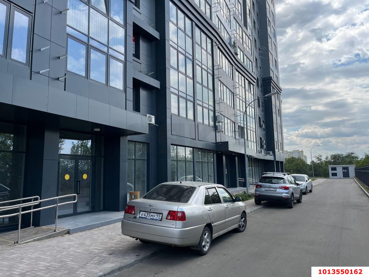 Фото №2: Торговое помещение 105 м² - Краснодар, Микрохирургии глаза, ул. Красных Партизан, 4/4