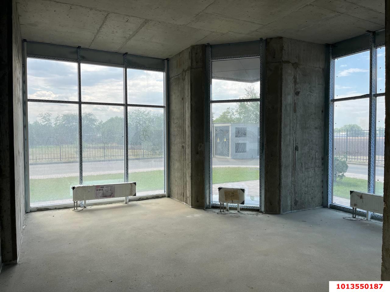 Фото №2: Торговое помещение 124 м² - Краснодар, Микрохирургии глаза, ул. Красных Партизан, 4/4