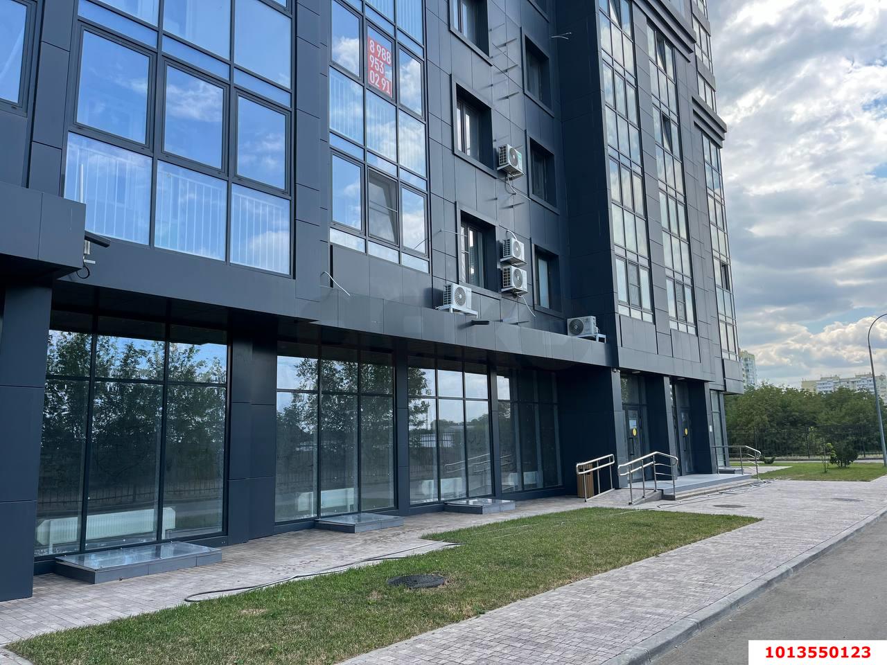 Фото №4: Торговое помещение 76 м² - Краснодар, Микрохирургии глаза, ул. Красных Партизан, 4/4