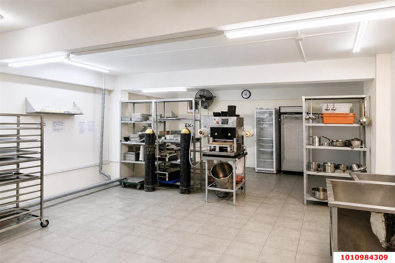 Фото №4: Торговое помещение <span class="whitespace-nowrap">932 м²</span>, <span class="whitespace-nowrap">5 эт.</span> - Краснодар, Прикубанский внутригородской округ, мкр. Фестивальный, ул. Яна Полуяна, 50