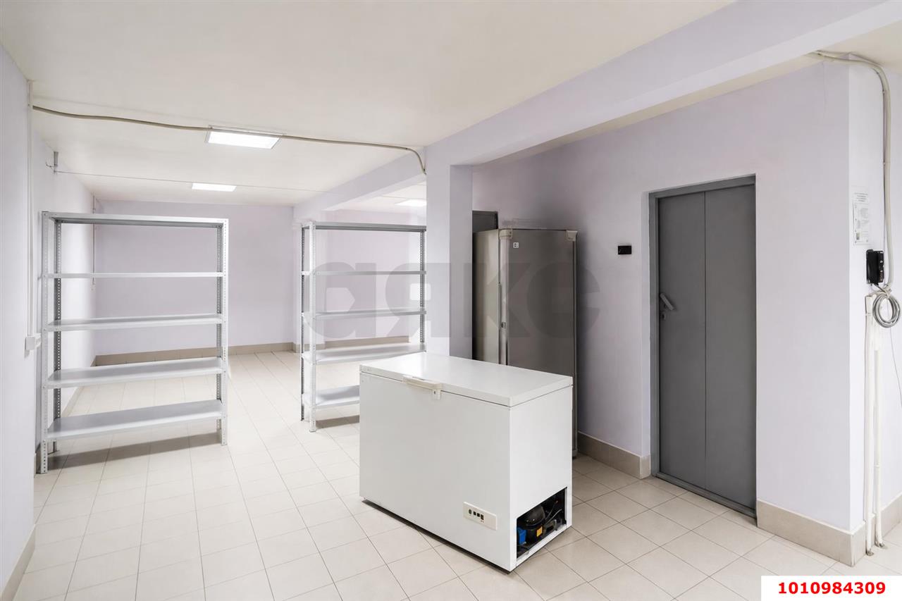 Фото №2: Торговое помещение <span class="whitespace-nowrap">932 м²</span>, <span class="whitespace-nowrap">5 эт.</span> - Краснодар, Прикубанский внутригородской округ, мкр. Фестивальный, ул. Яна Полуяна, 50