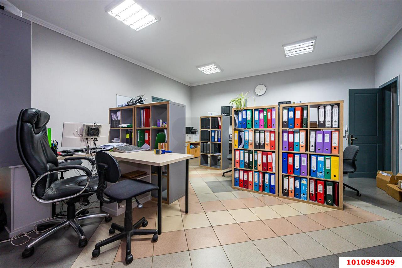 Фото №2: Торговое помещение 500 м² - Краснодар, Фестивальный, ул. Яна Полуяна, 34