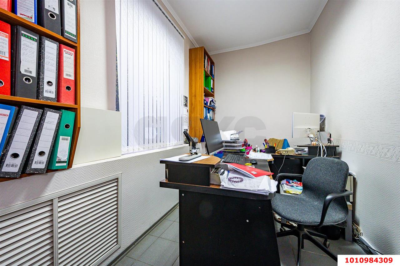 Фото №3: Торговое помещение 500 м² - Краснодар, Фестивальный, ул. Яна Полуяна, 34