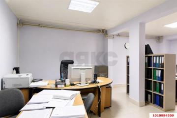 Фото №1: Торговое помещение <span class="whitespace-nowrap">932 м²</span>, <span class="whitespace-nowrap">5 эт.</span> - Краснодар, мкр. Фестивальный, ул. Яна Полуяна, 50