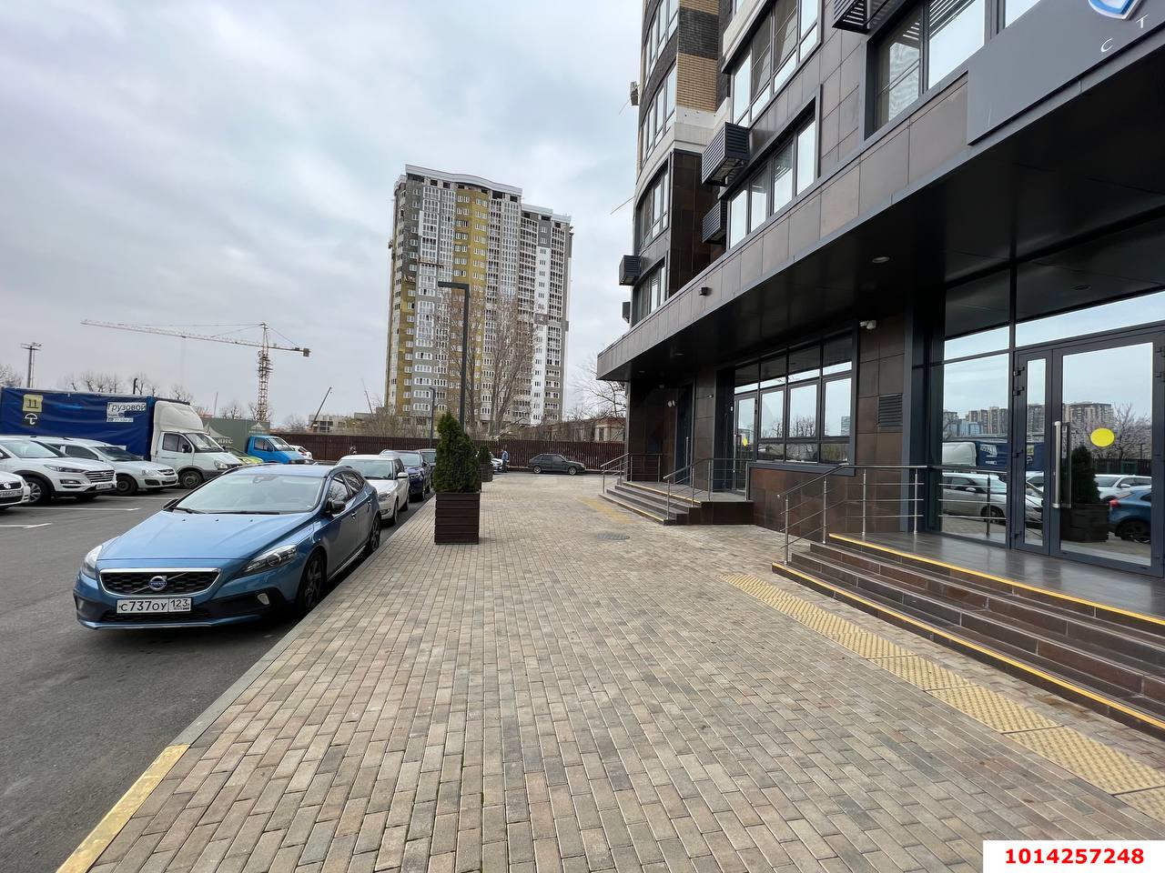 Фото №2: Торговое помещение 95 м² - Краснодар, жилой комплекс Элегант, ул. Старокубанская, 139