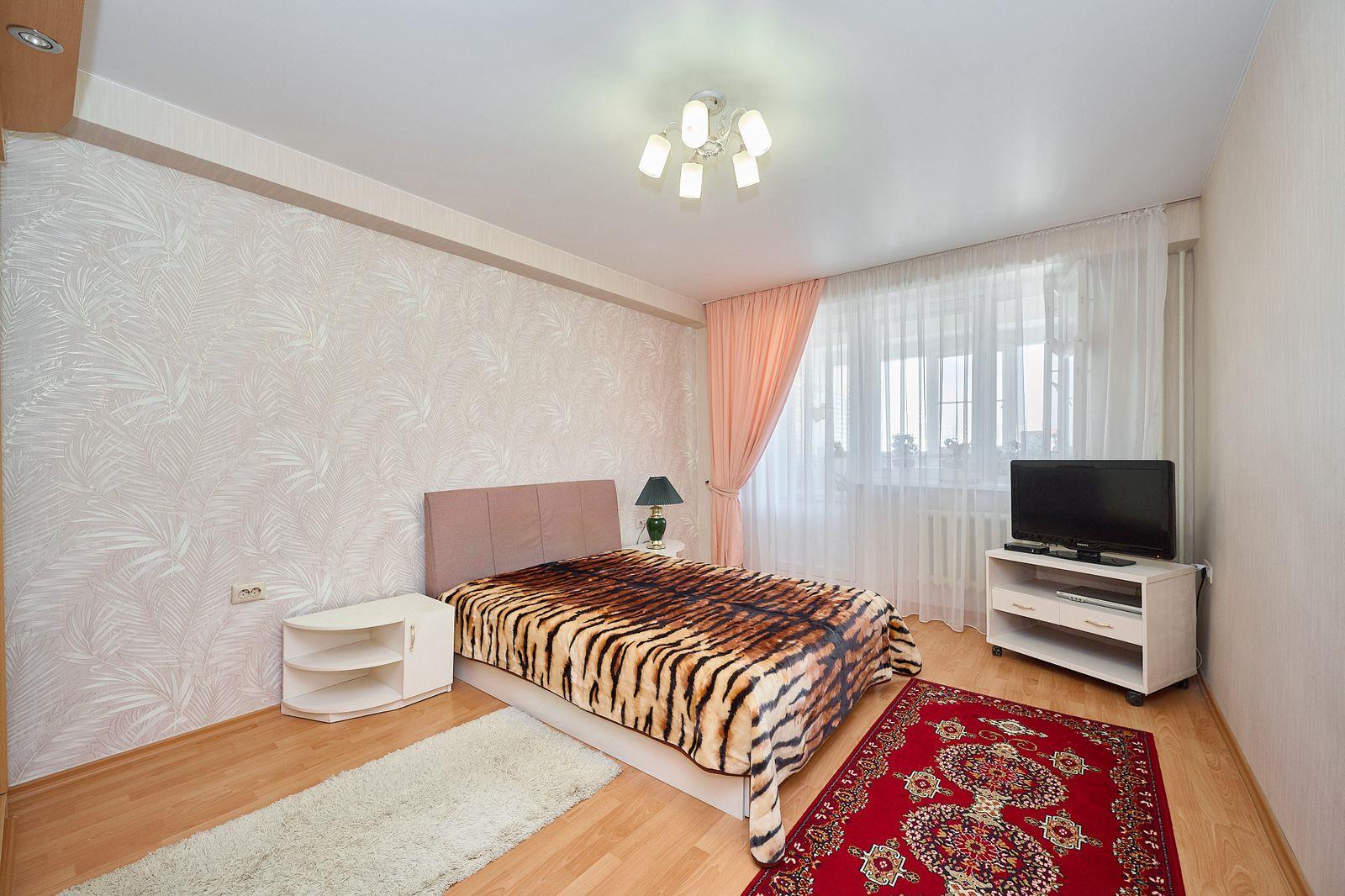 Фото №2: 3-комнатная квартира 127 м² - Краснодар, Западный внутригородской округ, мкр. Юбилейный, пр-кт Чекистов, 42