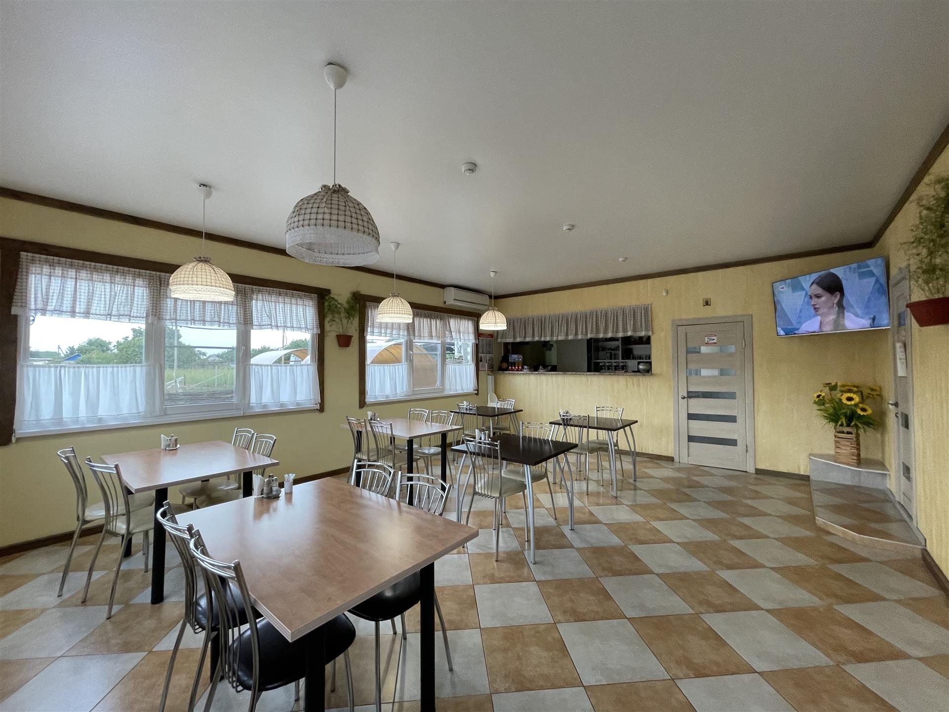 Фото №7: Коммерция 354 м² - Щербиновский, ул. Свердлова, 1