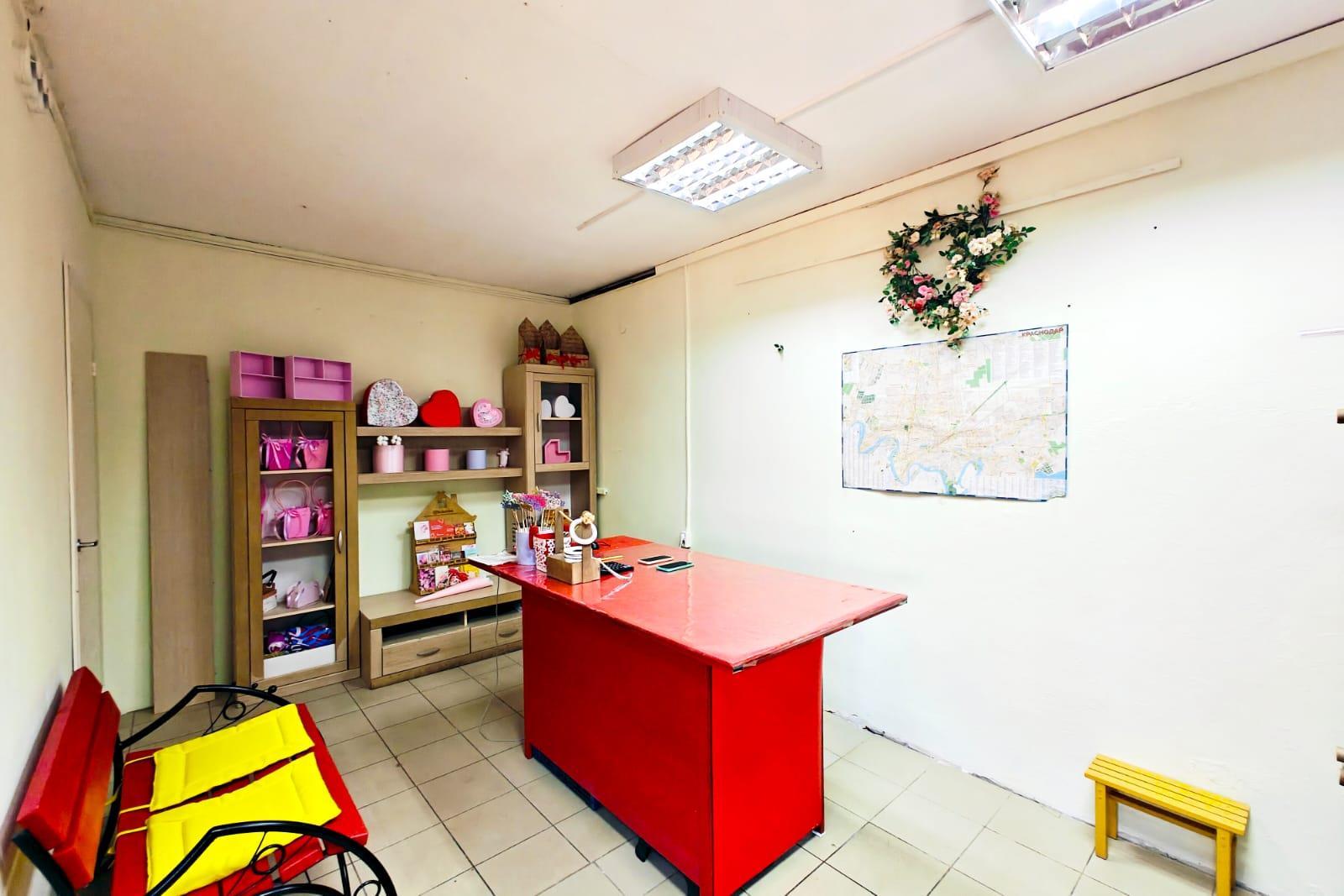 Фото №3: Коммерция 50 м² - Краснодар, Центральный внутригородской округ, мкр. Дубинка, ул. Димитрова, 83