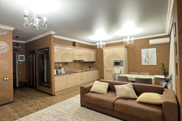 Фото №1: 3-комнатная квартира 110 м² - Краснодар, мкр. Центральный, ул. Промышленная, 19/1