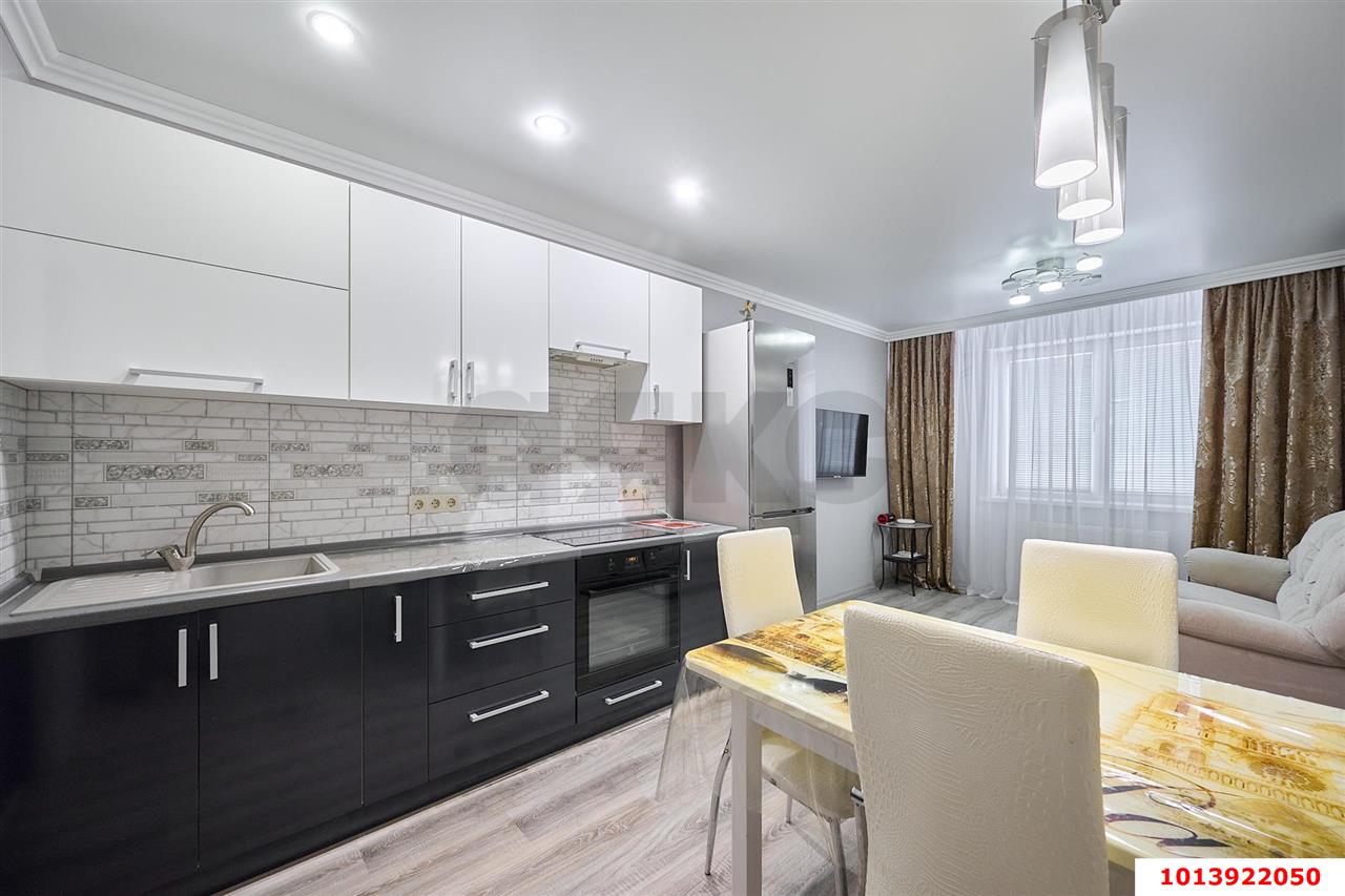 Фото №1: 1-комнатная квартира 47 м² - Краснодар, Музыкальный, ЖК Времена Года, Прикубанский внутригородской округ, Завод Радиоизмерительных Приборов, имени Петра Метальникова, мкр. жилой комплекс Времена года, ул. Евгении Жигуленко, 4