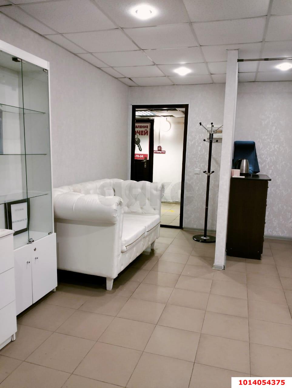 Фото №2: Торговое помещение 30 м² - Краснодар, Молодёжный, ул. 2-я Целиноградская, 15
