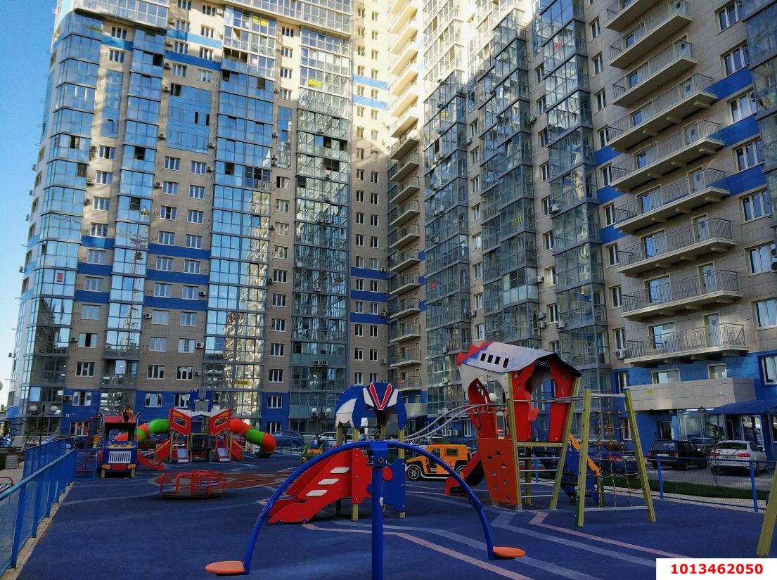 Фото №1: Торговое помещение 40 м² - Краснодар, жилой комплекс Гранд Пэлэс, ул. Уральская, 75/1
