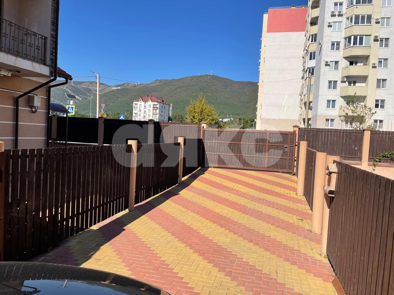 Фото №2: Таунхаус 135 м² + 0.6 сот. - Геленджик, мкр. Южный, ул. Жуковского, 14