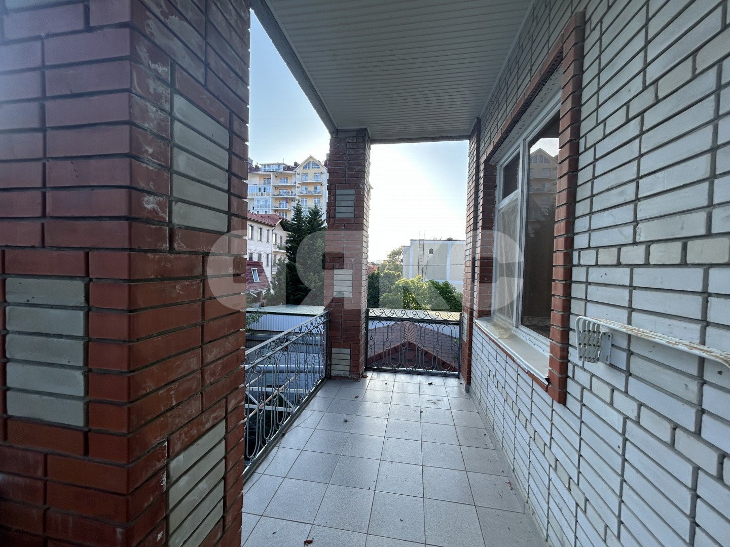 Фото №1: Дом 660 м² + 6 сот. - Геленджик, Магилат, ул. Кленовая, 5