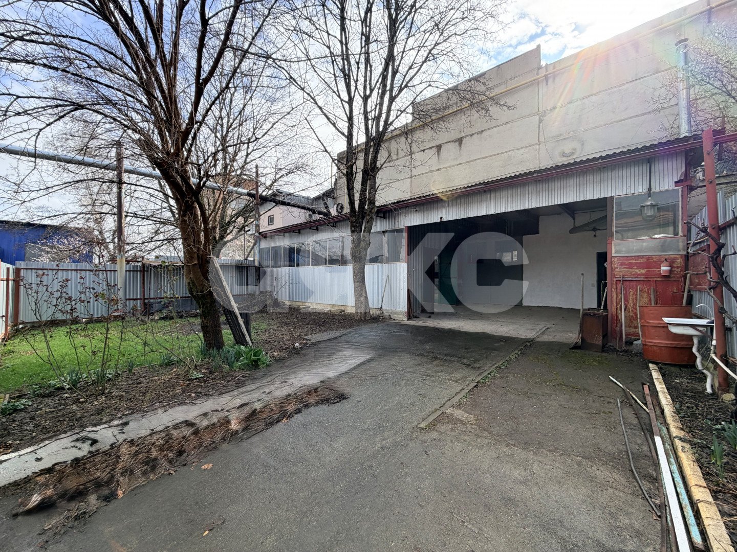 Фото №1: Коммерция 200 м² - Майкоп, ул. Юннатов, 9С