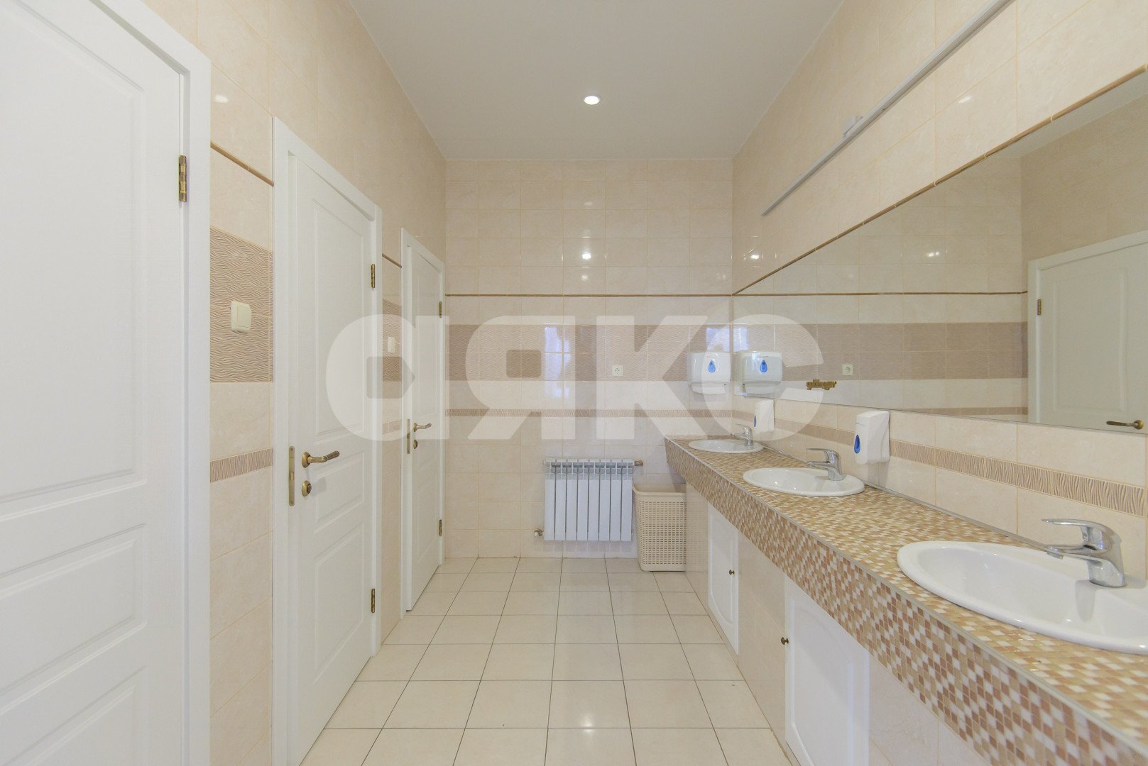 Фото №23: Коммерция 1040 м² - Чалтырь, ул. Красноармейская, 114А