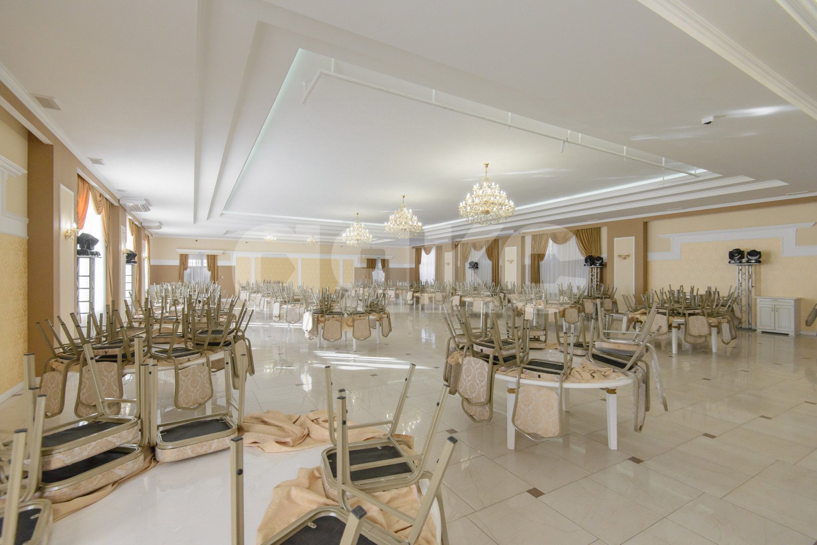 Фото №12: Коммерция 1040 м² - Чалтырь, ул. Красноармейская, 114А