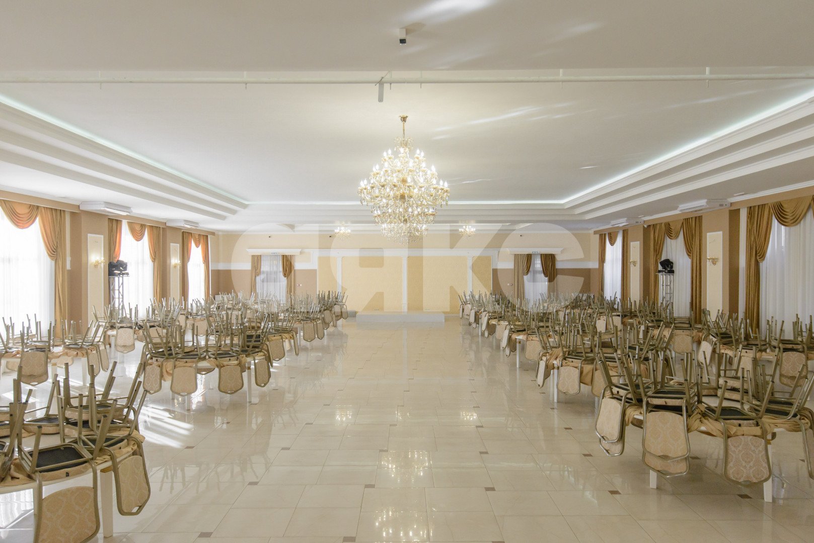Фото №6: Коммерция 1040 м² - Чалтырь, ул. Красноармейская, 114А