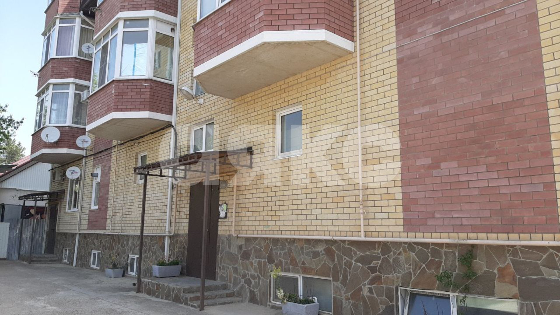 Фото №7: 2-комнатная квартира 69 м² - Горячий Ключ, Администрация, ул. Кириченко, 3Б