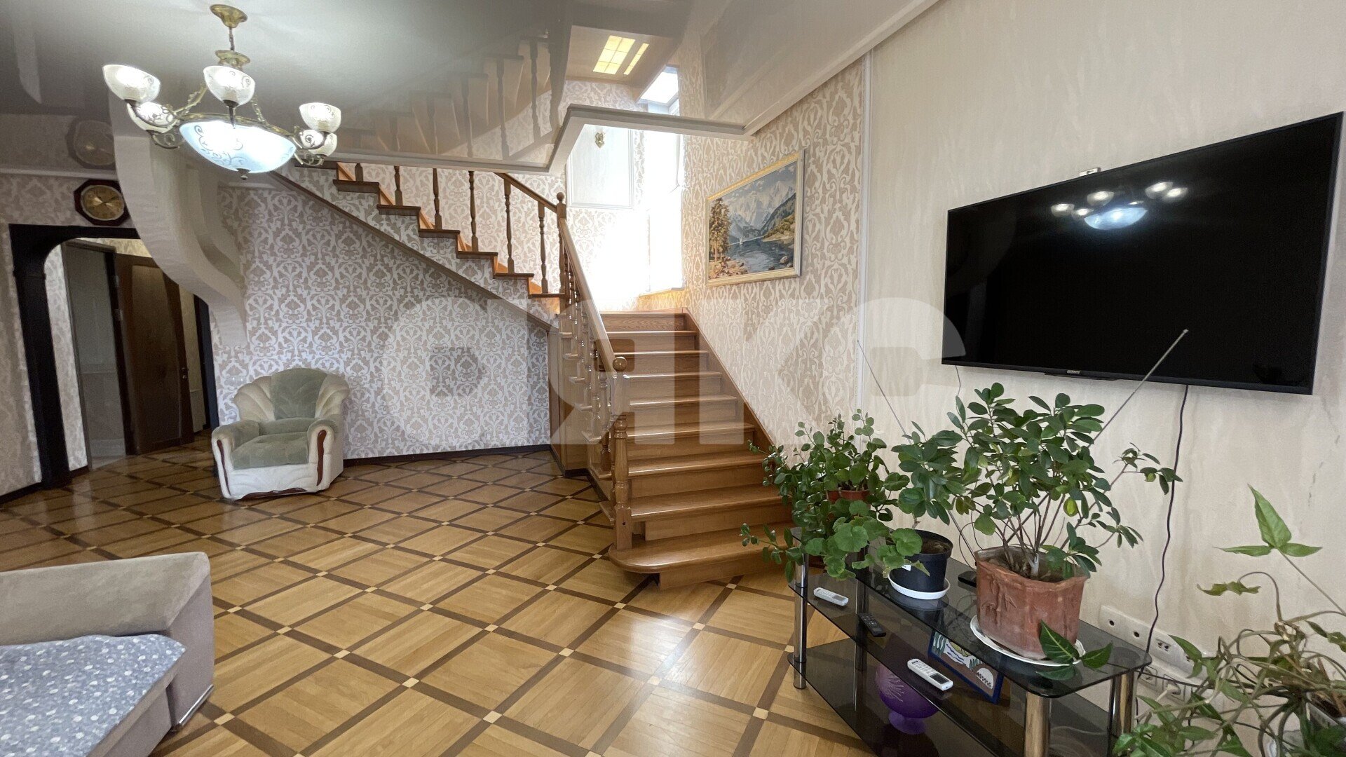 Фото №4: Дом <span class="whitespace-nowrap">217 м²</span> <span class="whitespace-nowrap">+ 7 сот.</span>, <span class="whitespace-nowrap">2 эт.</span> - Горячий Ключ, мкр. Городская Больница, ул. Транспортная