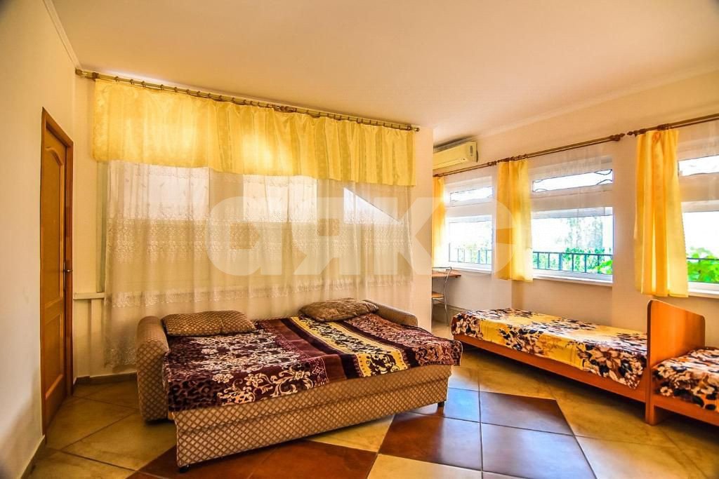 Фото №29: Дом 700 м² + 6 сот. - Геленджик, мкр. Голубая Бухта, ул. Кипарисовая, 9