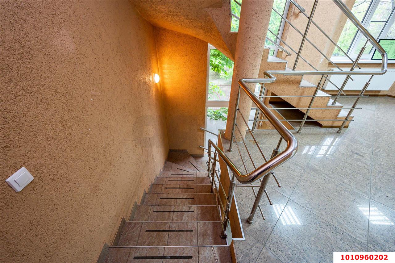 Фото №7: Отдельное здание 230 м² - Краснодар, Гидростроителей, ул. имени Дмитрия Благоева, 24