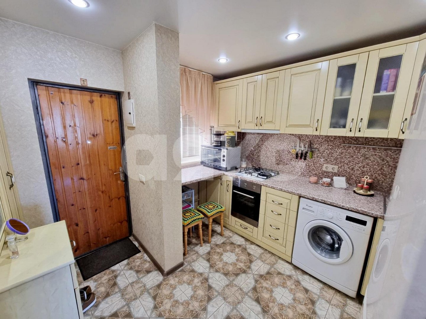 Фото №2: 1-комнатная квартира <span class="whitespace-nowrap">28 м²</span>, <span class="whitespace-nowrap">4/4 эт.</span> - Сочи, Центральный, мкр. Заречный, ул. Гагарина, 28