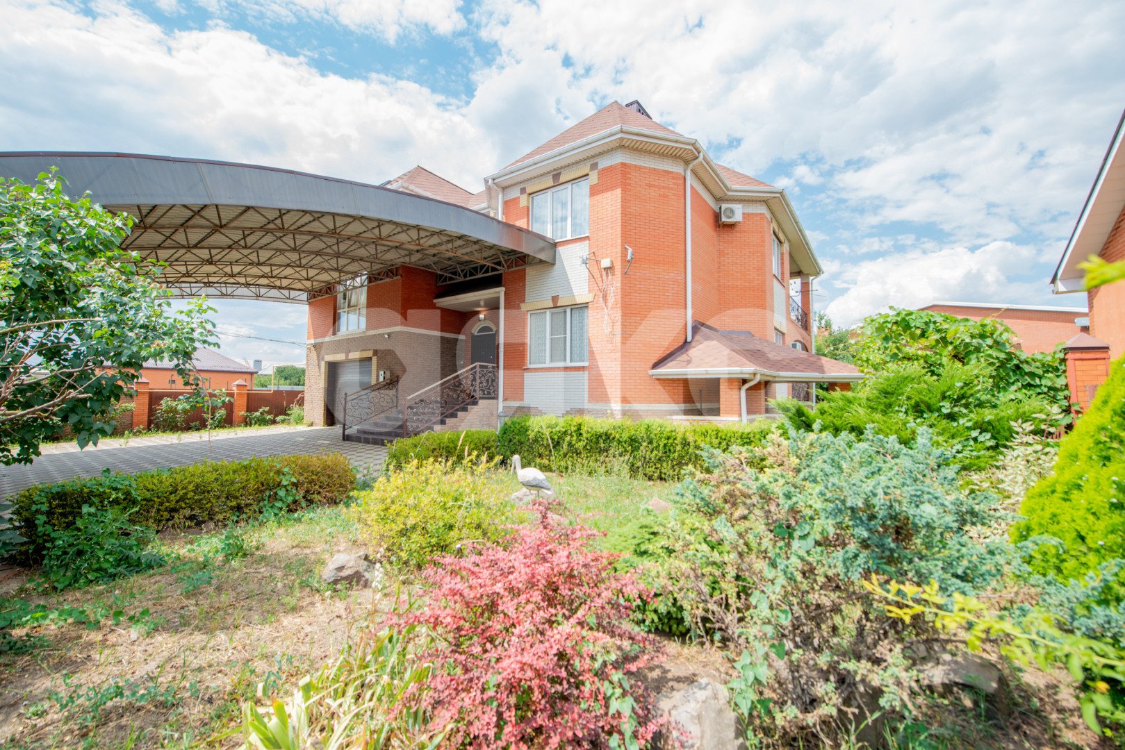 Фото №1: Коттедж 340 м² + 12 сот. - Чалтырь, ул. 50 лет Победы, 69