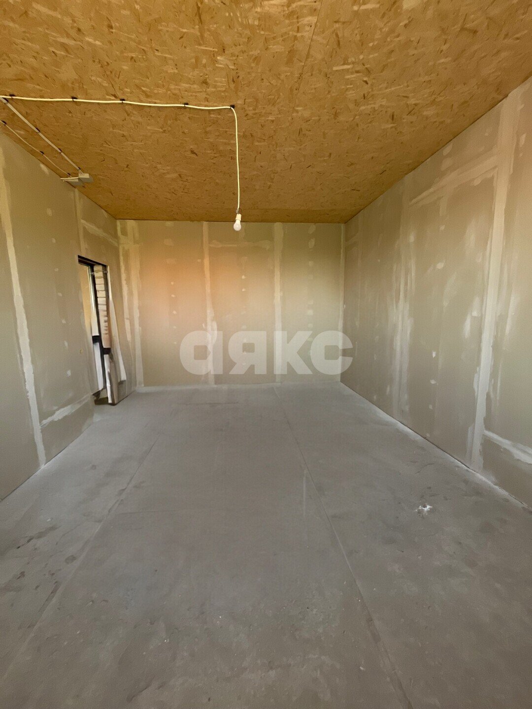 Фото №5: Дом <span class="whitespace-nowrap">243 м²</span> <span class="whitespace-nowrap">+ 8 сот.</span>, <span class="whitespace-nowrap">2 эт.</span> - Ильичёвское, ул. Лазурная