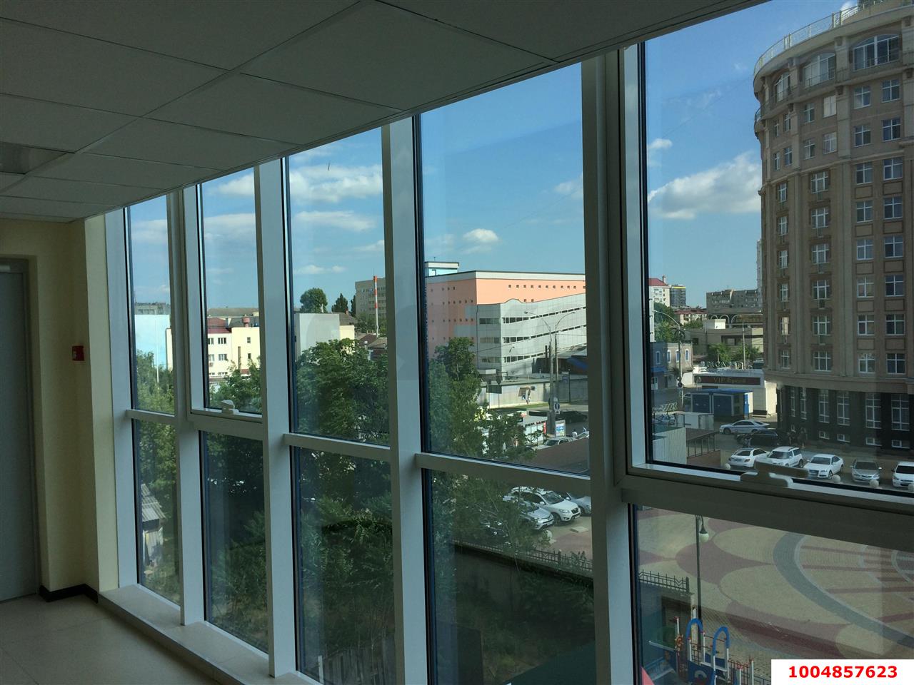 Фото №2: Коммерция 80 м² - Краснодар, Центральный внутригородской округ, Западный внутригородской округ, мкр. Центральный, ул. Кубанская набережная, 33